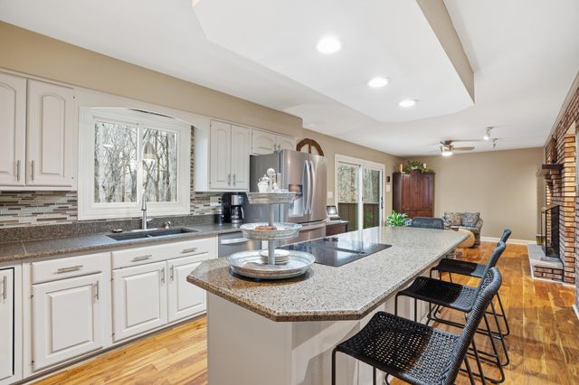 480 Ashford Lane, Valparaiso, IN 46385