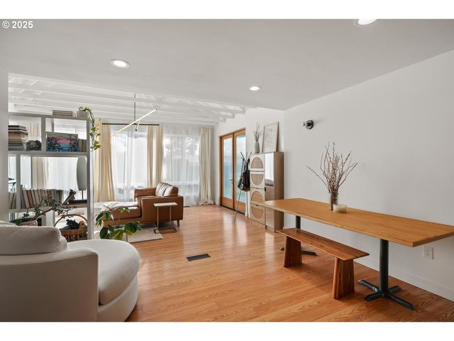 8629 Ne CLACKAMAS St, Portland, OR 97220