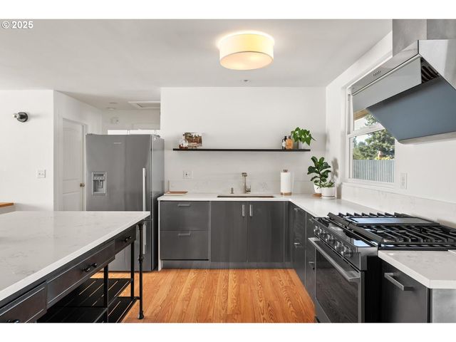 8629 Ne CLACKAMAS St, Portland, OR 97220