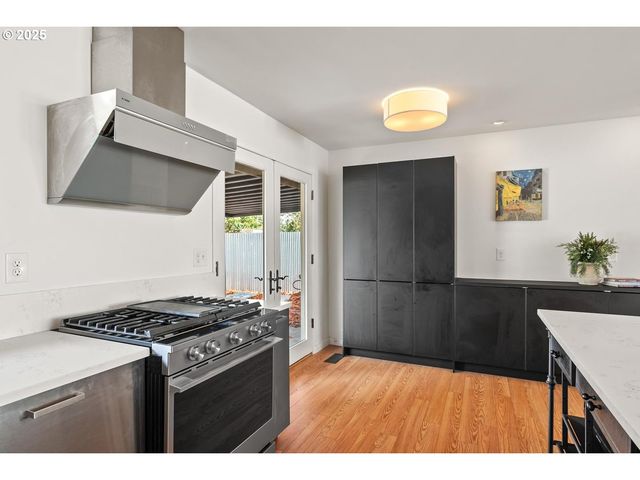 8629 Ne CLACKAMAS St, Portland, OR 97220