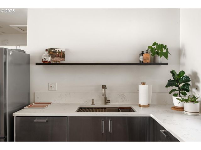 8629 Ne CLACKAMAS St, Portland, OR 97220