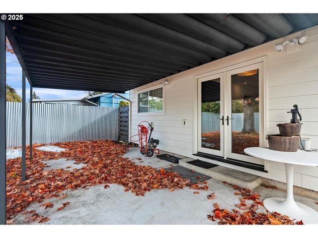 8629 Ne CLACKAMAS St, Portland, OR 97220