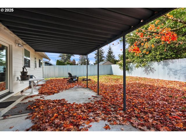 8629 Ne CLACKAMAS St, Portland, OR 97220