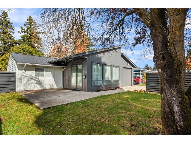 8629 Ne CLACKAMAS St, Portland, OR 97220