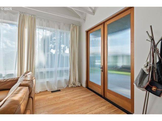 8629 Ne CLACKAMAS St, Portland, OR 97220