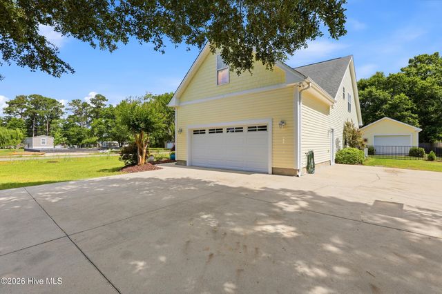 807 Factory Road, Hampstead, NC 28443