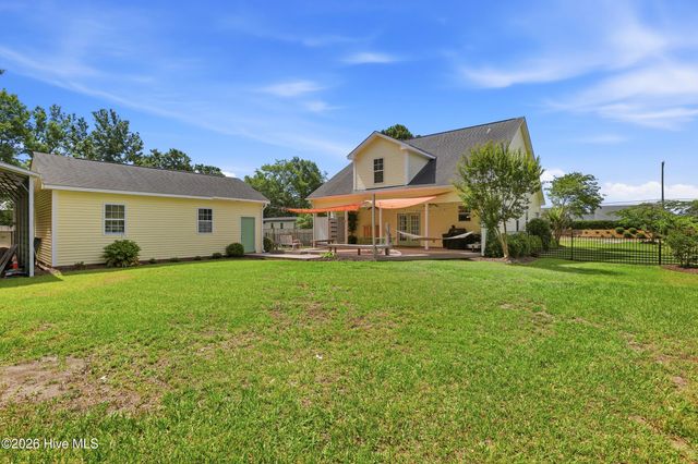 807 Factory Road, Hampstead, NC 28443