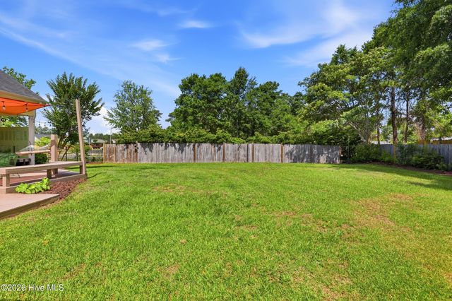 807 Factory Road, Hampstead, NC 28443