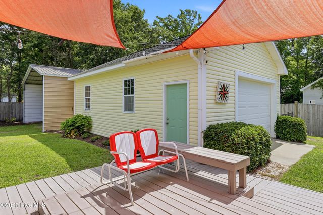 807 Factory Road, Hampstead, NC 28443