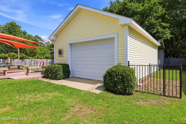 807 Factory Road, Hampstead, NC 28443
