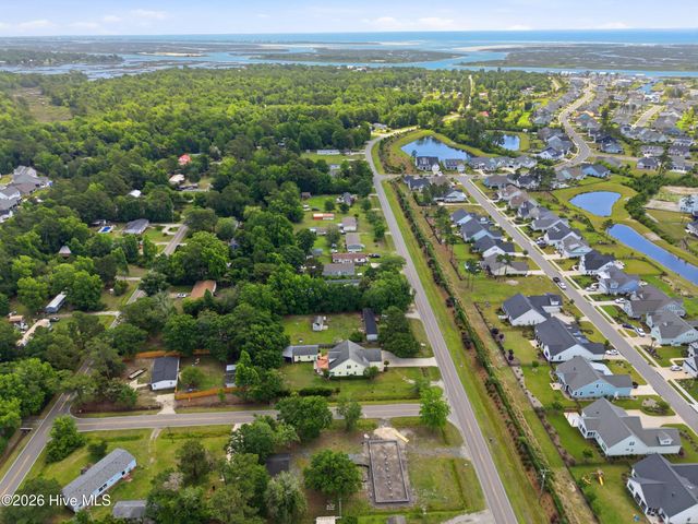 807 Factory Road, Hampstead, NC 28443