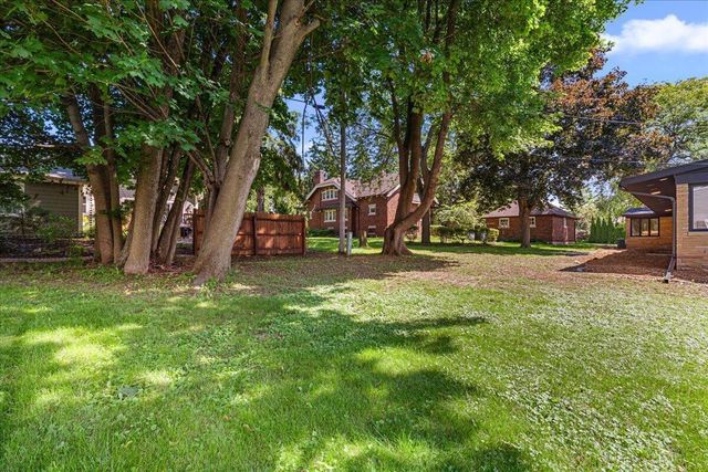 1550 11th AVENUE, Grafton, WI 53024