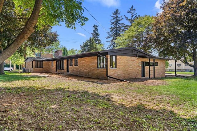 1550 11th AVENUE, Grafton, WI 53024