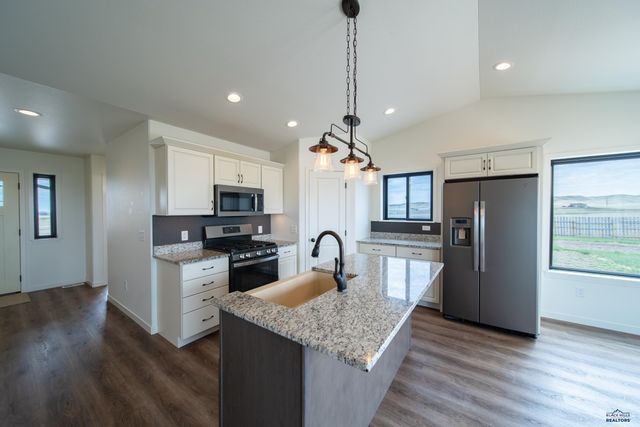 22905 GATEWAY DR, Box Elder, SD 57719