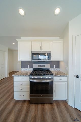 22905 GATEWAY DR, Box Elder, SD 57719