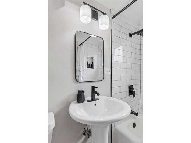 2255 Meade St, Denver, CO 80211