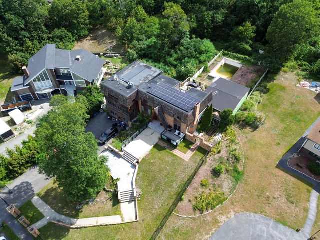 12 Oakridge Dr, Saugus, MA 01906