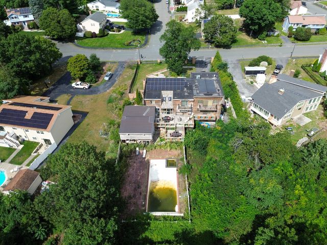 12 Oakridge Dr, Saugus, MA 01906