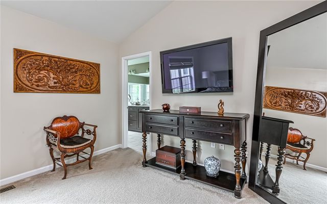 691 Freedom Dr, Collier Twp, PA 15106