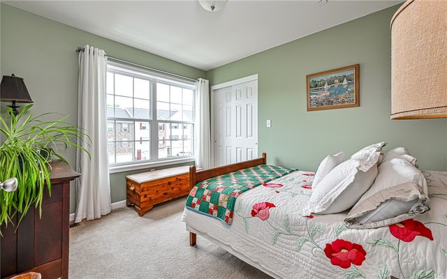 691 Freedom Dr, Collier Twp, PA 15106