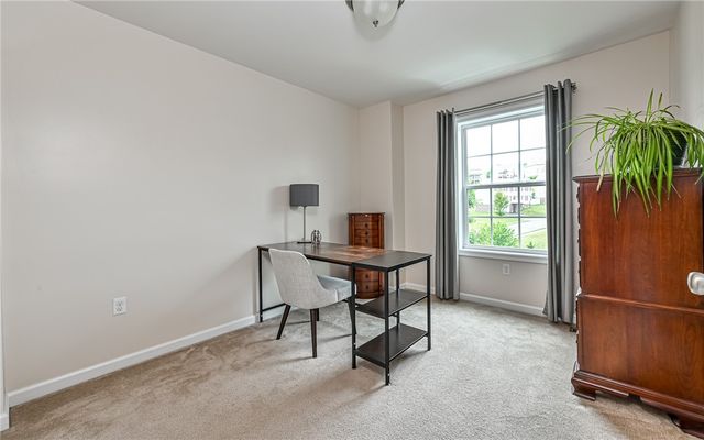 691 Freedom Dr, Collier Twp, PA 15106