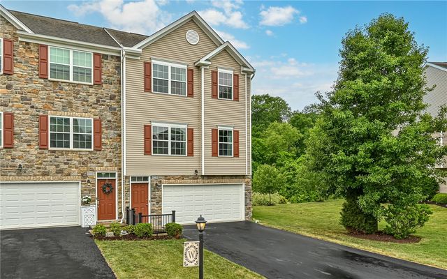 691 Freedom Dr, Collier Twp, PA 15106