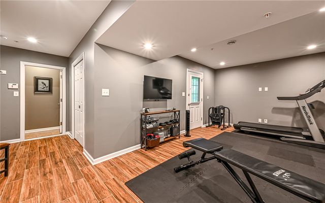 691 Freedom Dr, Collier Twp, PA 15106