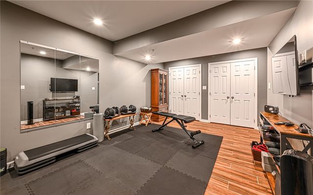 691 Freedom Dr, Collier Twp, PA 15106