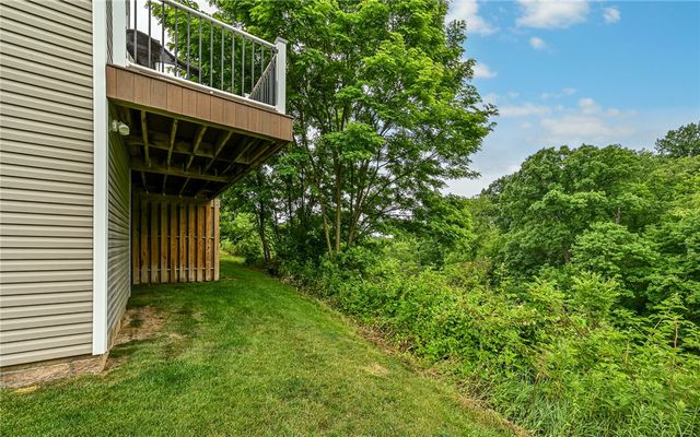 691 Freedom Dr, Collier Twp, PA 15106