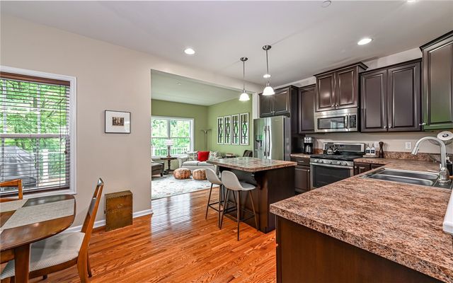 691 Freedom Dr, Collier Twp, PA 15106