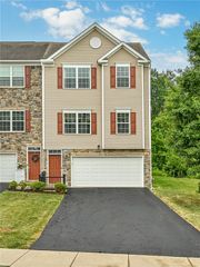 691 Freedom Dr, Collier Twp, PA 15106