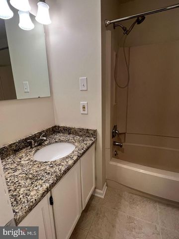 3229 CHAMPIONS DR, Wilmington, DE 19808