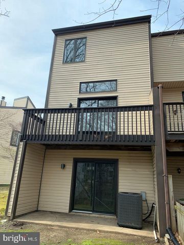 3229 CHAMPIONS DR, Wilmington, DE 19808