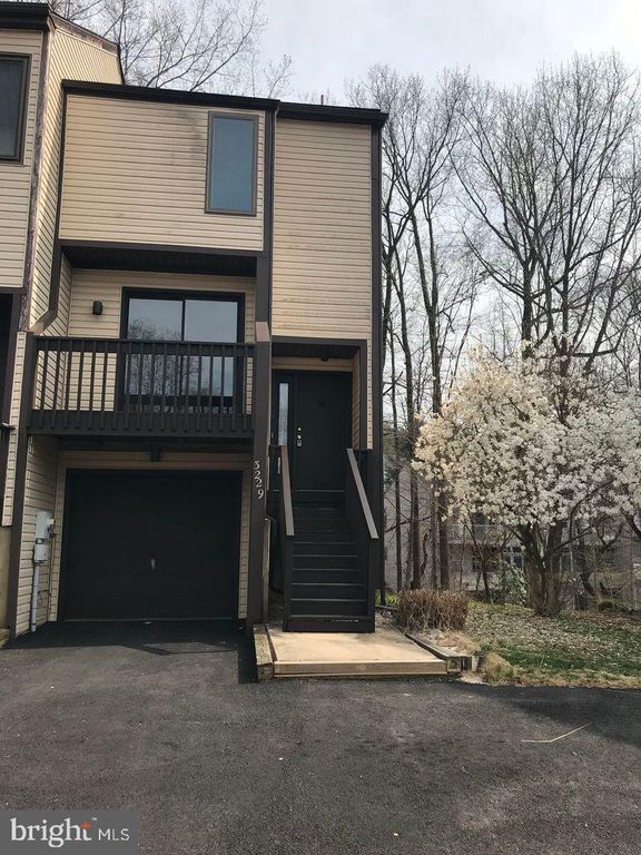 3229 CHAMPIONS DR, Wilmington, DE 19808