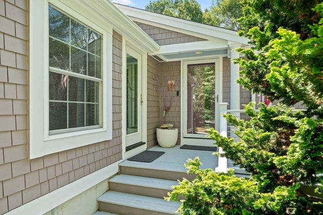 7 Elliot St, Kingston, MA 02364