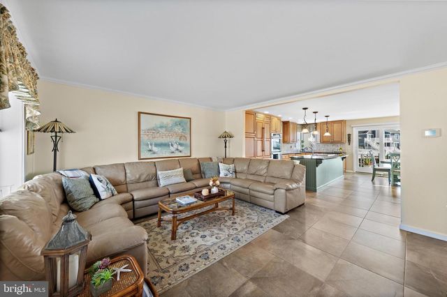 39 MERLE DR, Manahawkin, NJ 08050