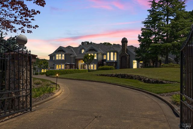 9988 Troon Ct, Windsor, CA 95492