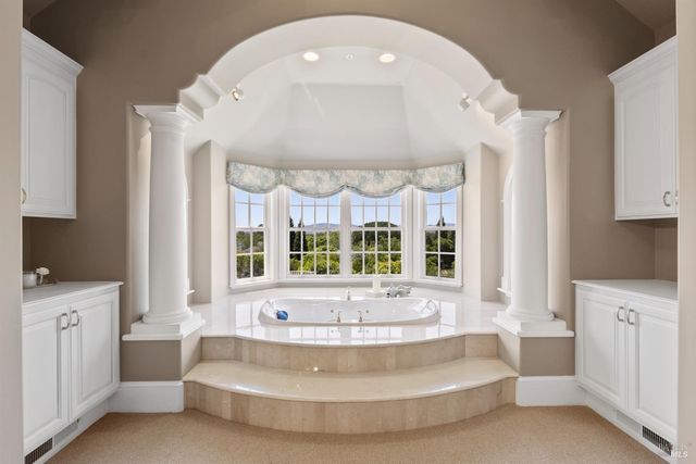 9988 Troon Ct, Windsor, CA 95492