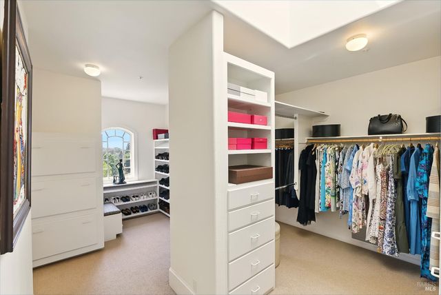 9988 Troon Ct, Windsor, CA 95492