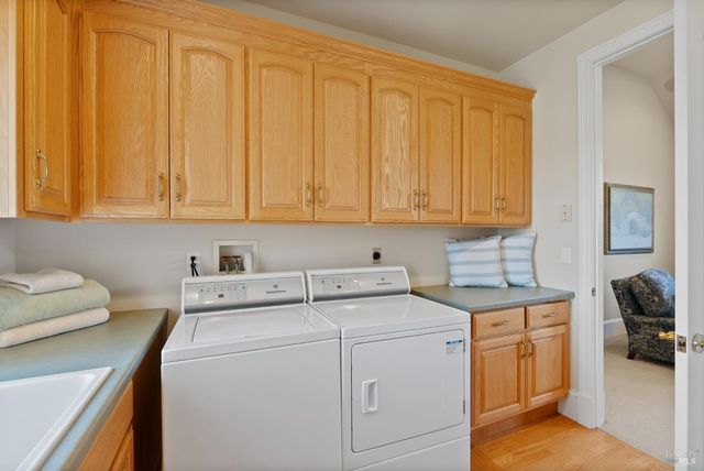 9988 Troon Ct, Windsor, CA 95492