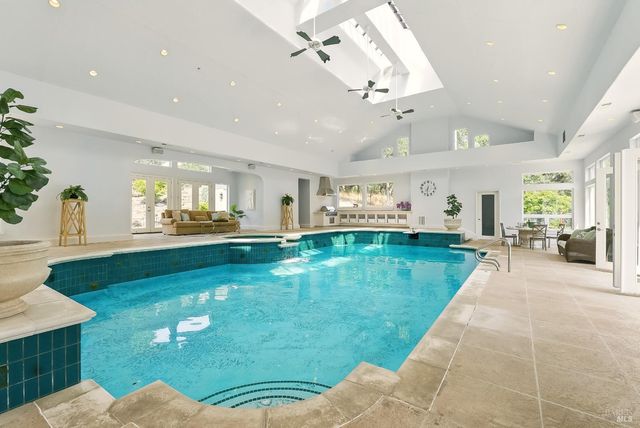 9988 Troon Ct, Windsor, CA 95492