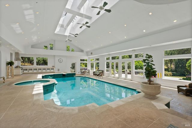 9988 Troon Ct, Windsor, CA 95492