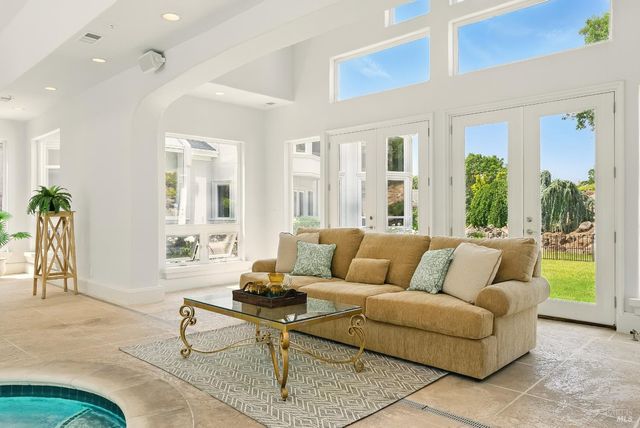 9988 Troon Ct, Windsor, CA 95492