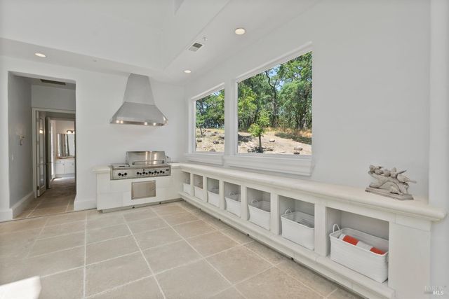 9988 Troon Ct, Windsor, CA 95492