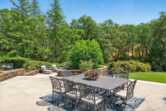 9988 Troon Ct, Windsor, CA 95492