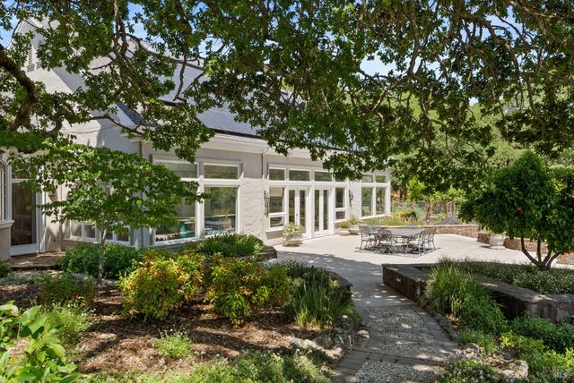 9988 Troon Ct, Windsor, CA 95492