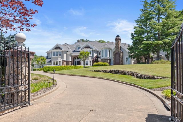 9988 Troon Ct, Windsor, CA 95492