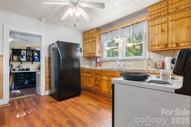 509 Westview Street SW, Lenoir, NC 28645