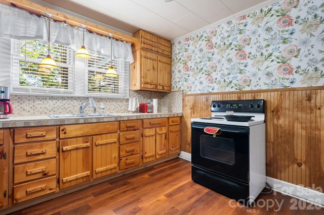 509 Westview Street SW, Lenoir, NC 28645