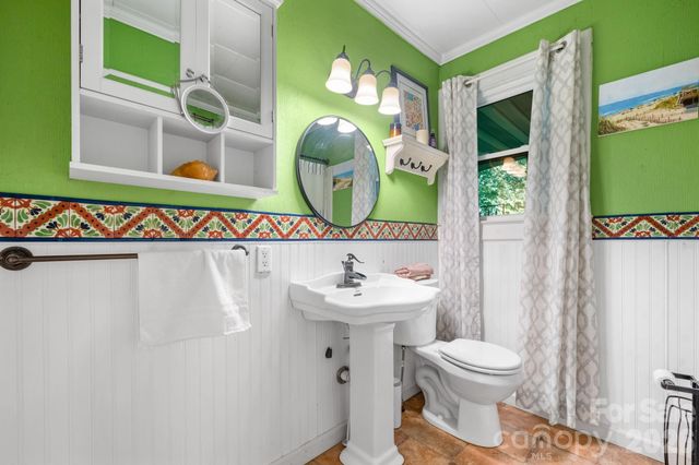509 Westview Street SW, Lenoir, NC 28645